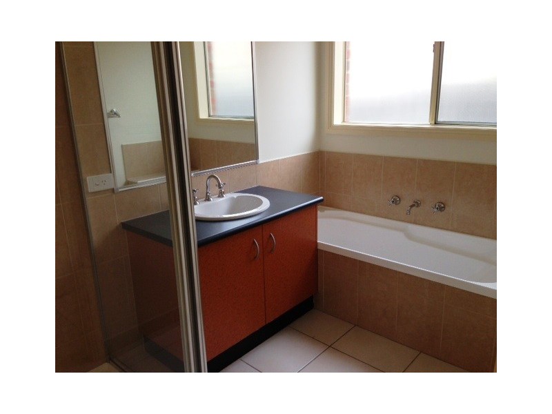 2 Pineview court, Narre Warren South VIC 3805