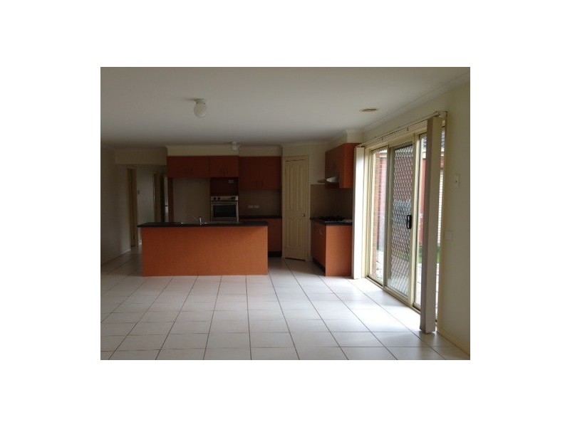 2 Pineview court, Narre Warren South VIC 3805