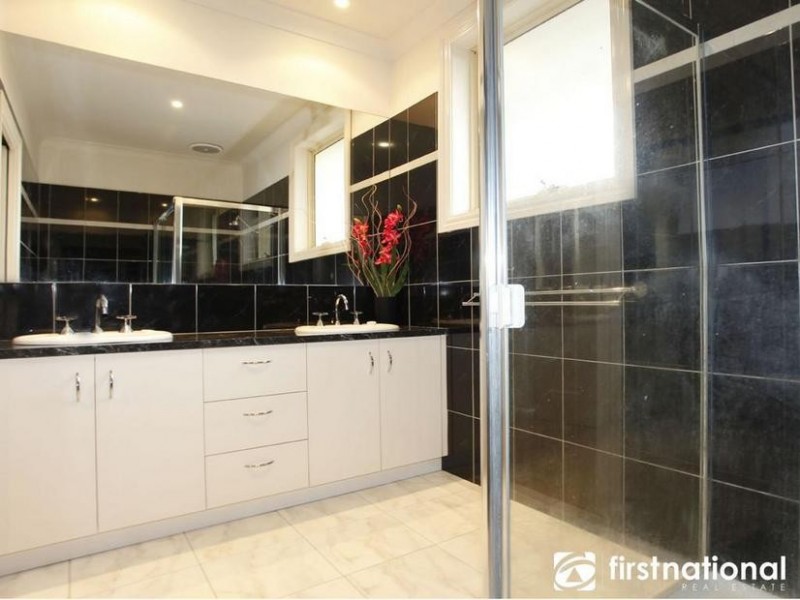 16 Piccadilly Court, Narre Warren South VIC 3805