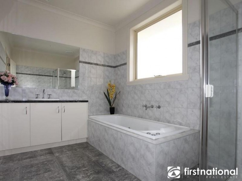 16 Piccadilly Court, Narre Warren South VIC 3805