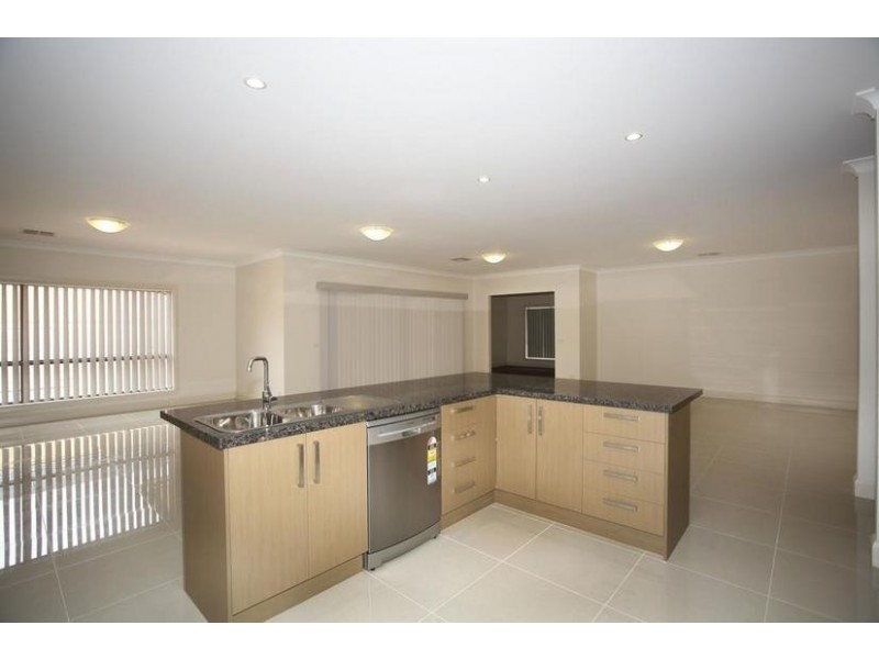 16 Avenview Drive, Narre Warren North VIC 3804