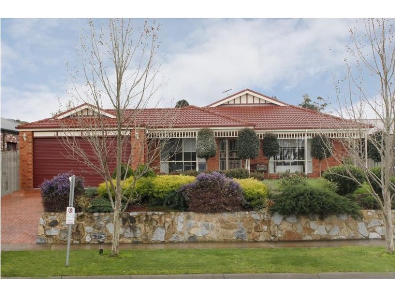 12 Livingstone Boulevard, Pakenham VIC 3810