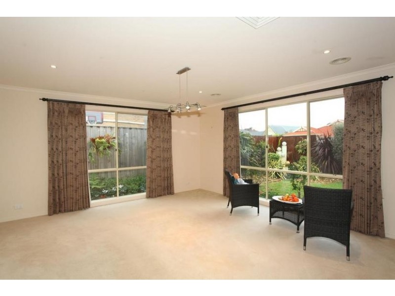 12 Livingstone Boulevard, Pakenham VIC 3810