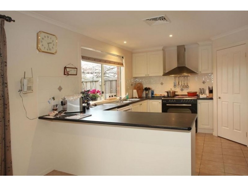 12 Livingstone Boulevard, Pakenham VIC 3810