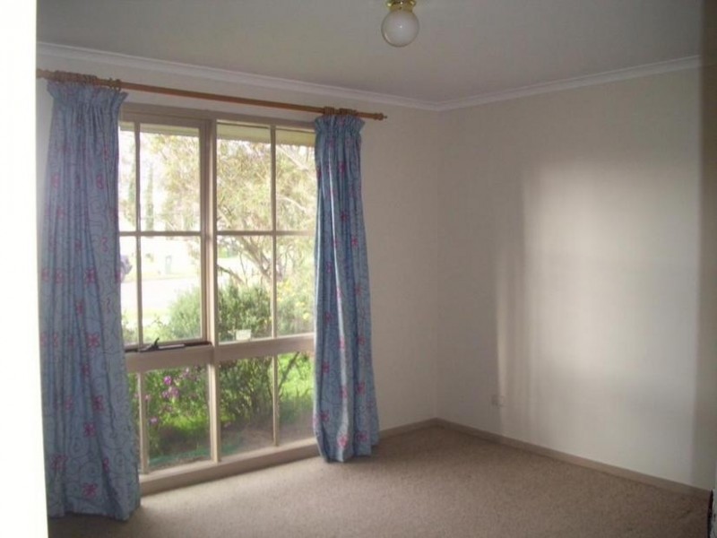 24 Guildford Crescent, Narre Warren VIC 3805