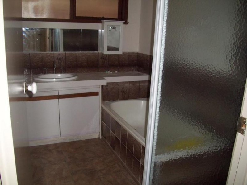 24 Guildford Crescent, Narre Warren VIC 3805