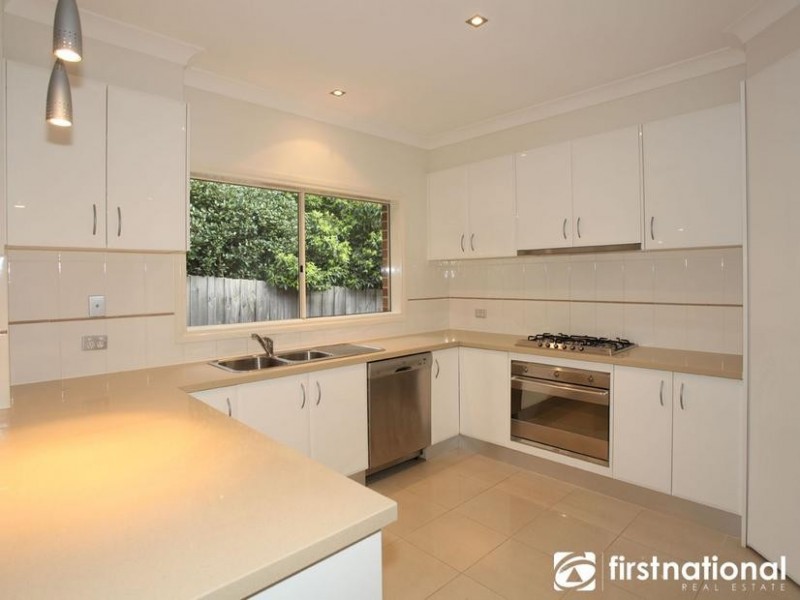 2/10 York Road, Berwick VIC 3806