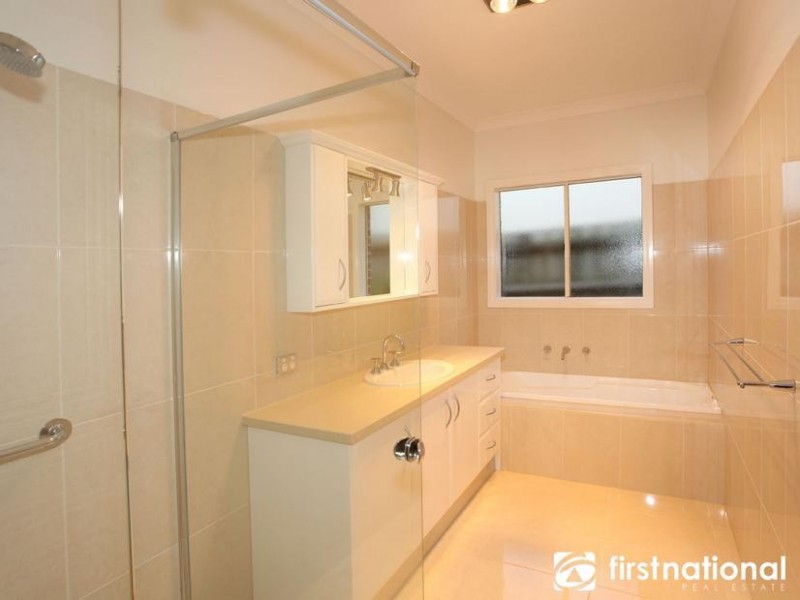 2/10 York Road, Berwick VIC 3806