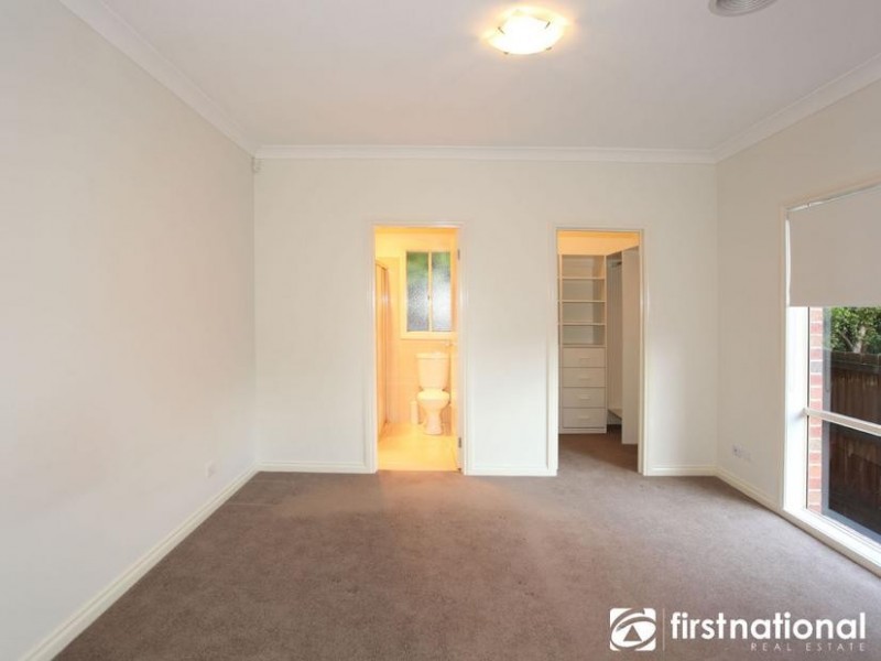 2/10 York Road, Berwick VIC 3806