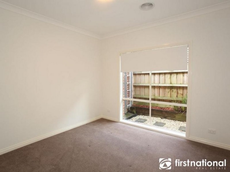 2/10 York Road, Berwick VIC 3806