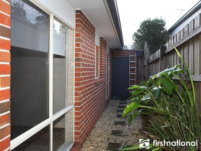 2/10 York Road, Berwick VIC 3806