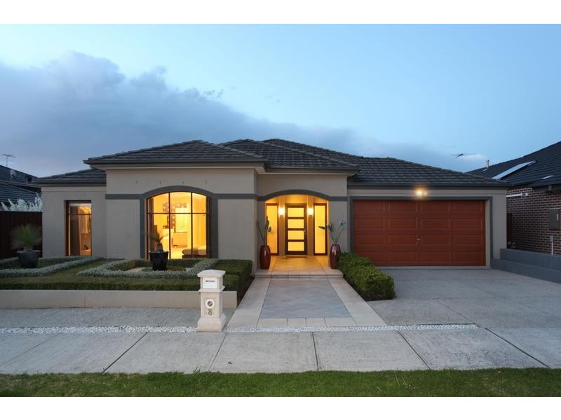 8 Baddeley Circuit, Cranbourne North VIC 3977