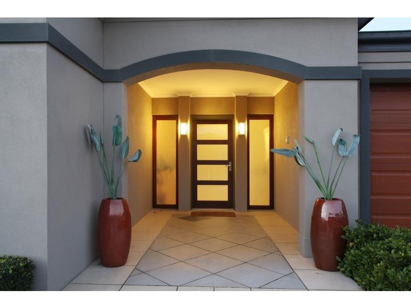 8 Baddeley Circuit, Cranbourne North VIC 3977