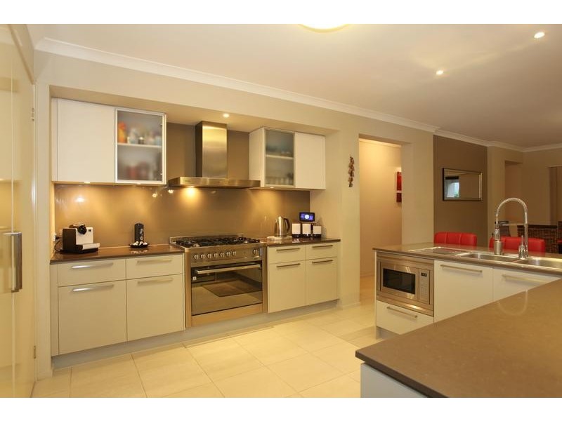 8 Baddeley Circuit, Cranbourne North VIC 3977