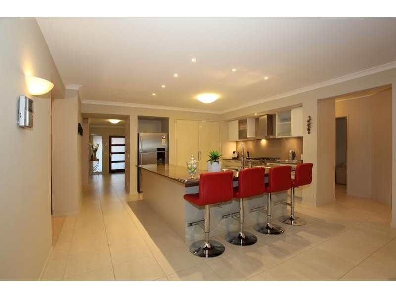 8 Baddeley Circuit, Cranbourne North VIC 3977