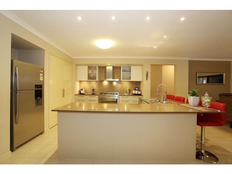 8 Baddeley Circuit, Cranbourne North VIC 3977