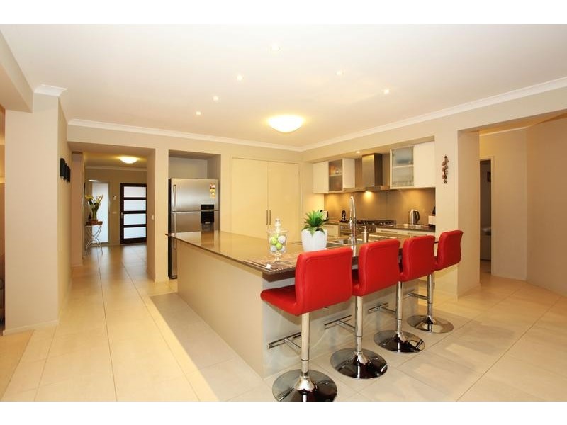 8 Baddeley Circuit, Cranbourne North VIC 3977