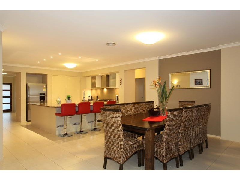 8 Baddeley Circuit, Cranbourne North VIC 3977