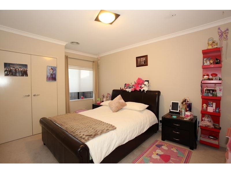 8 Baddeley Circuit, Cranbourne North VIC 3977