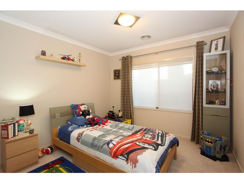 8 Baddeley Circuit, Cranbourne North VIC 3977