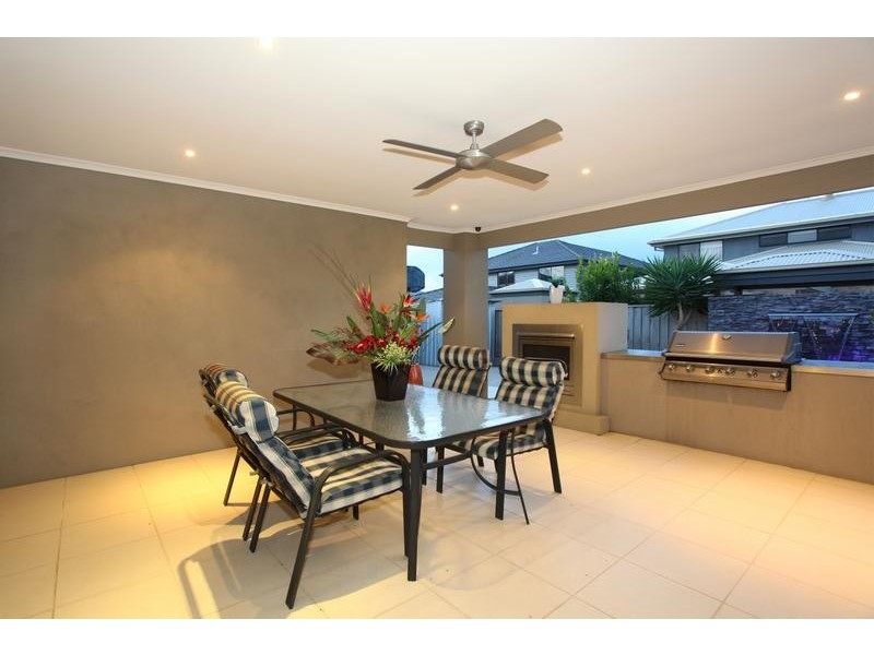 8 Baddeley Circuit, Cranbourne North VIC 3977