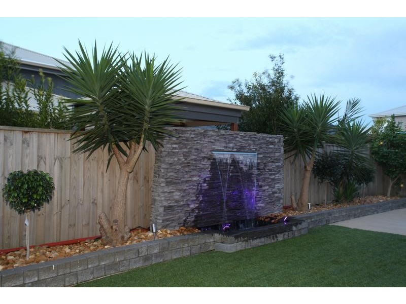 8 Baddeley Circuit, Cranbourne North VIC 3977