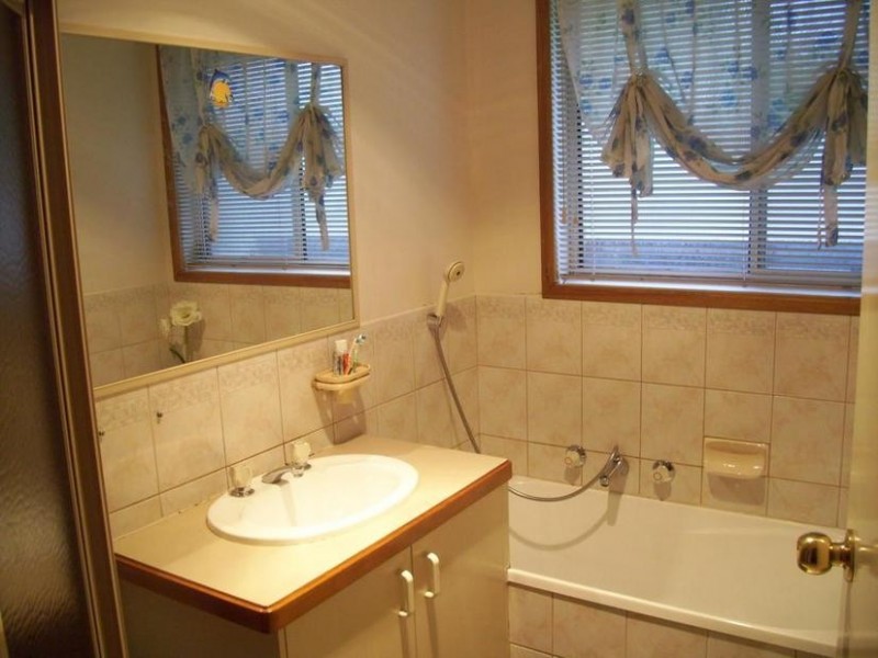 50 Bunbury Avenue, Narre Warren VIC 3805