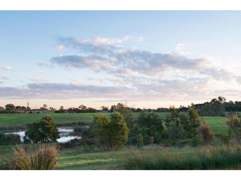 15 Robinson Road, Narre Warren North VIC 3804