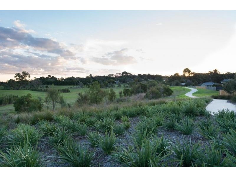 15 Robinson Road, Narre Warren North VIC 3804