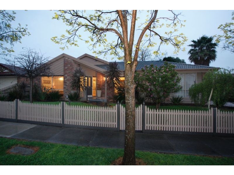 25 Strathaird Drive, Narre Warren South VIC 3805