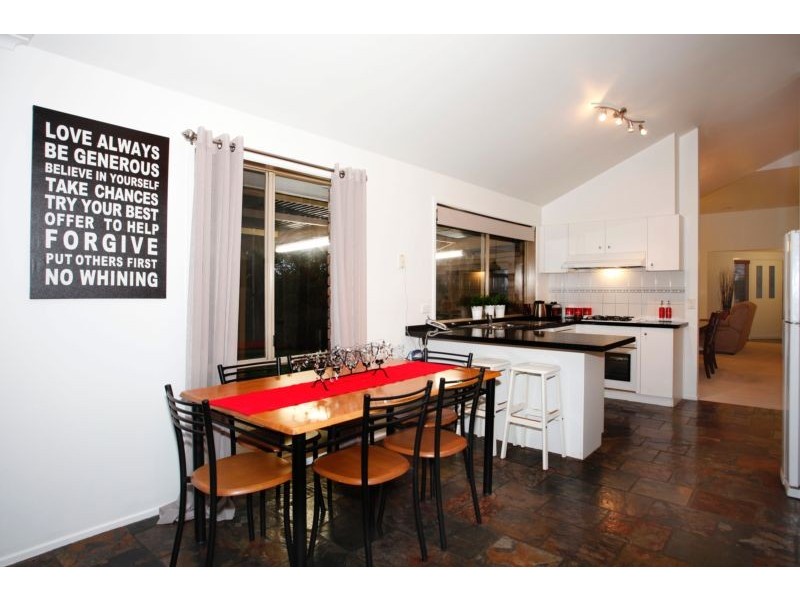 25 Strathaird Drive, Narre Warren South VIC 3805