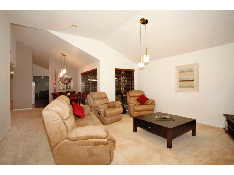 25 Strathaird Drive, Narre Warren South VIC 3805