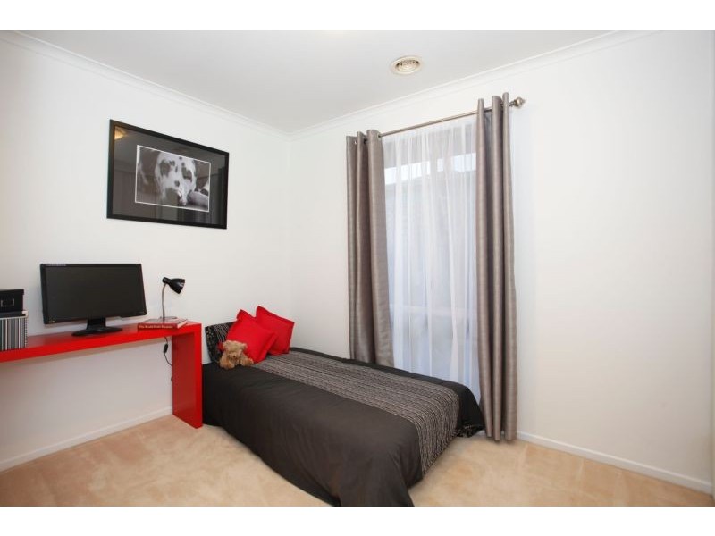 25 Strathaird Drive, Narre Warren South VIC 3805