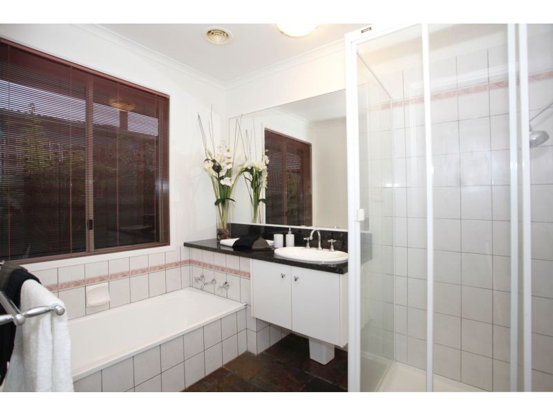 25 Strathaird Drive, Narre Warren South VIC 3805