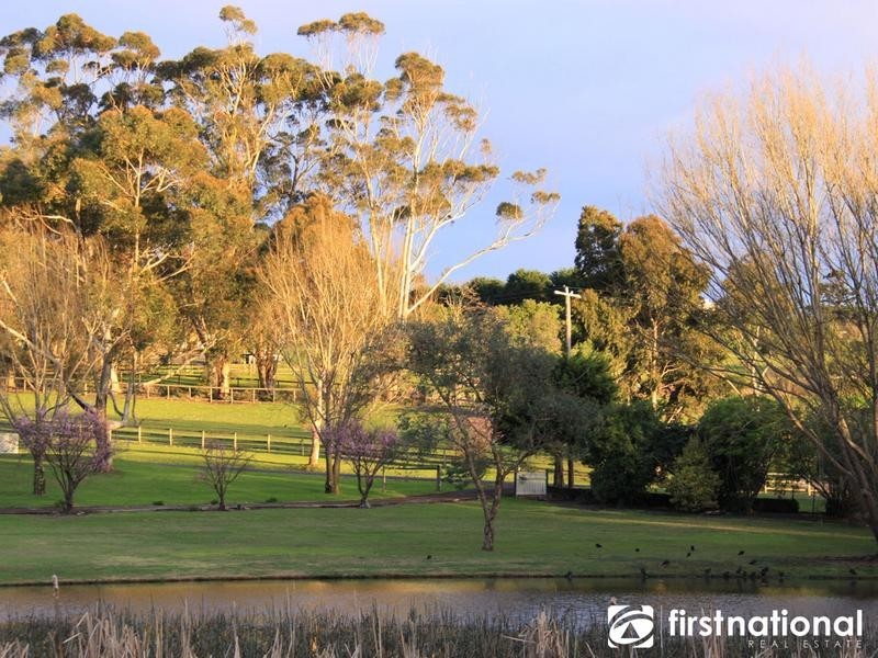 11 & 12 Oaks Court, Lysterfield South VIC 3156