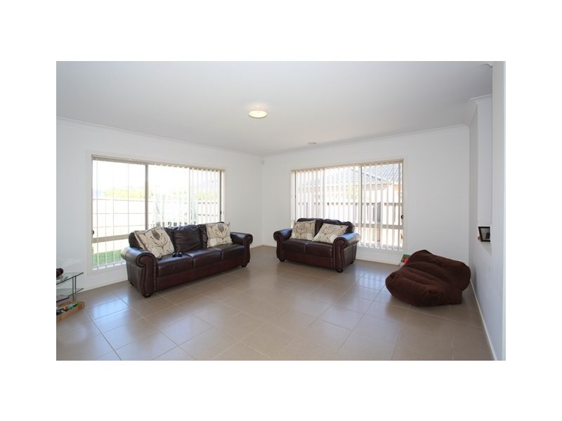 24 Bernly Boulevard, Berwick VIC 3806