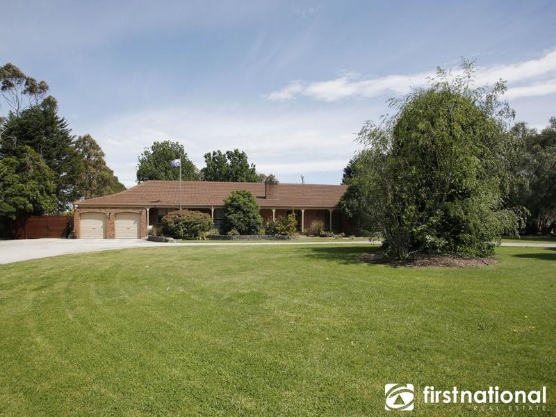 10 Roy Close, Narre Warren North VIC 3804