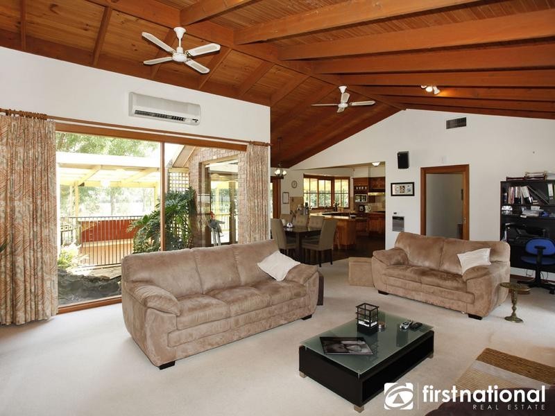 10 Roy Close, Narre Warren North VIC 3804