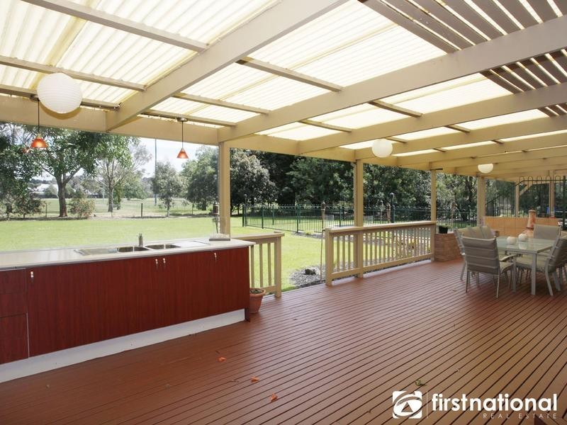 10 Roy Close, Narre Warren North VIC 3804