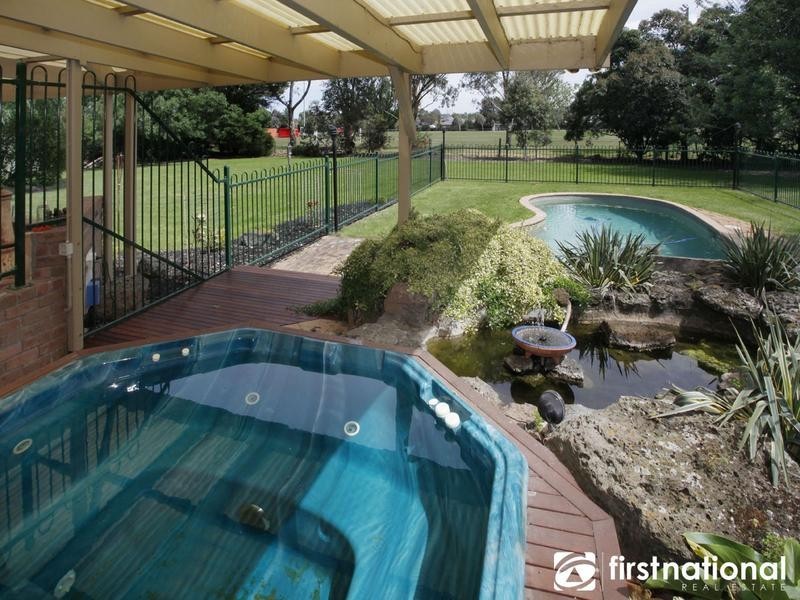 10 Roy Close, Narre Warren North VIC 3804