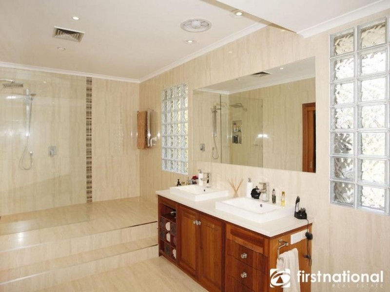 10 Roy Close, Narre Warren North VIC 3804