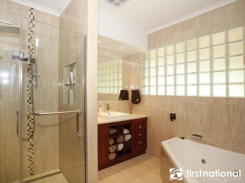 10 Roy Close, Narre Warren North VIC 3804