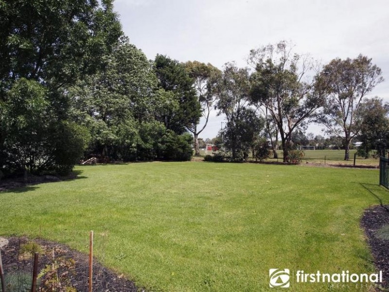 10 Roy Close, Narre Warren North VIC 3804