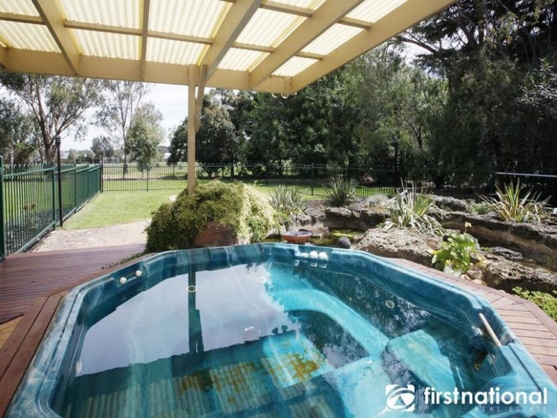 10 Roy Close, Narre Warren North VIC 3804