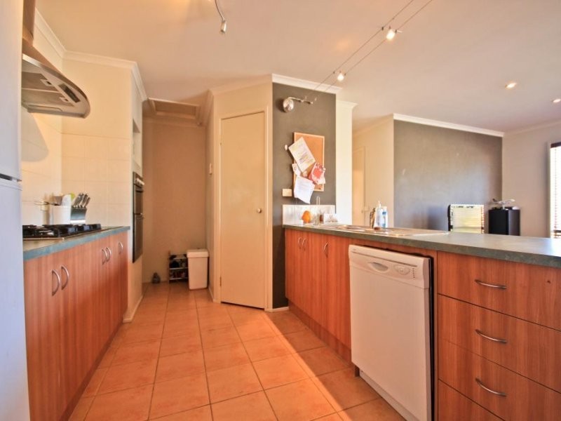 8 Baronessa Avenue, Narre Warren South VIC 3805