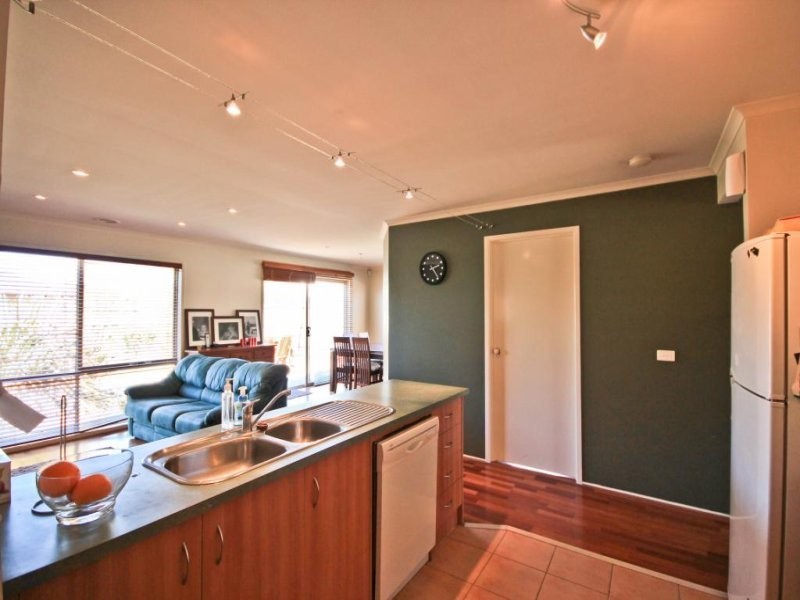 8 Baronessa Avenue, Narre Warren South VIC 3805