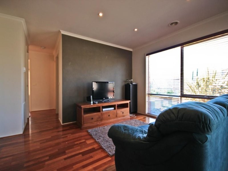 8 Baronessa Avenue, Narre Warren South VIC 3805