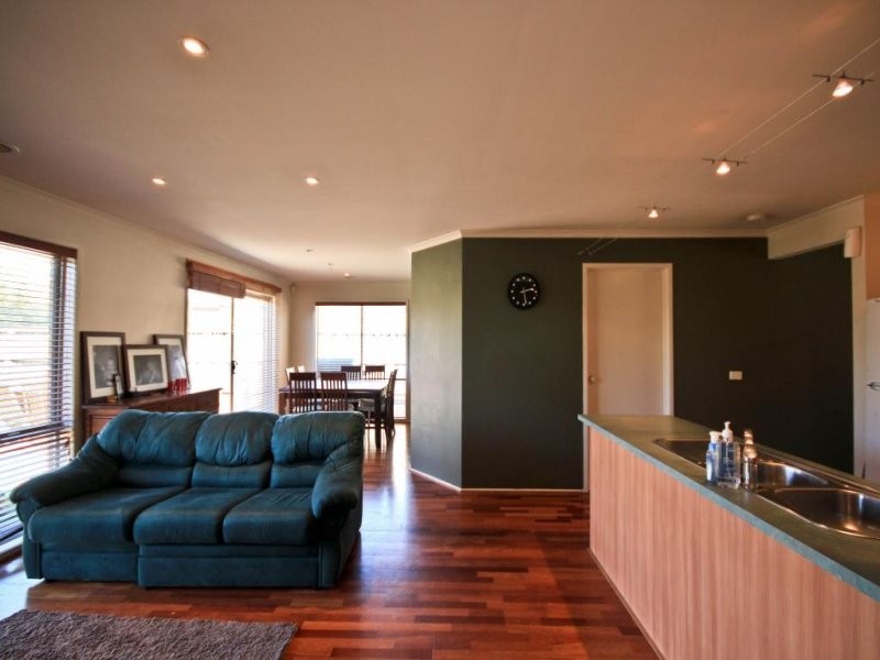 8 Baronessa Avenue, Narre Warren South VIC 3805