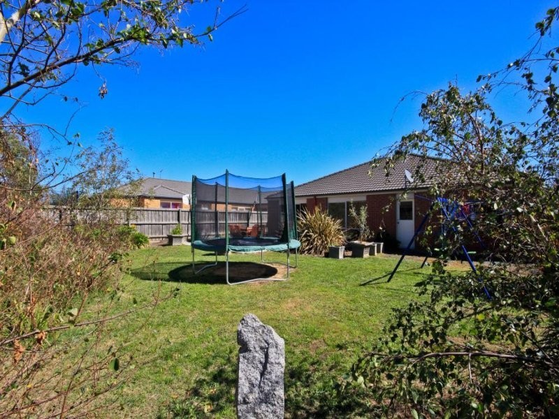 8 Baronessa Avenue, Narre Warren South VIC 3805