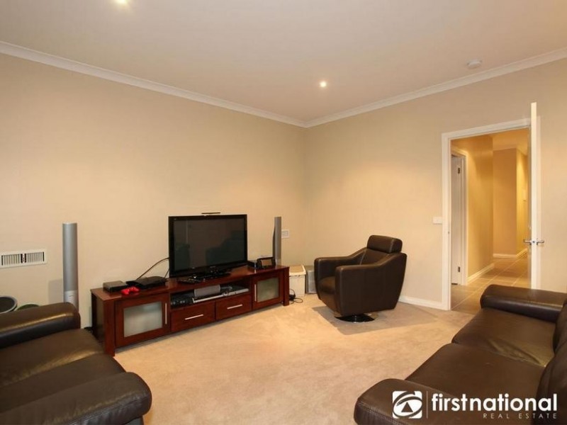 3 Otterburn Drive, Berwick VIC 3806